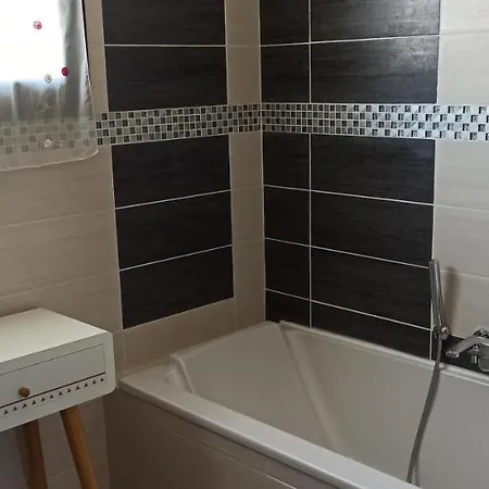 13 Rue De La Pyramide Bel * Mèze
